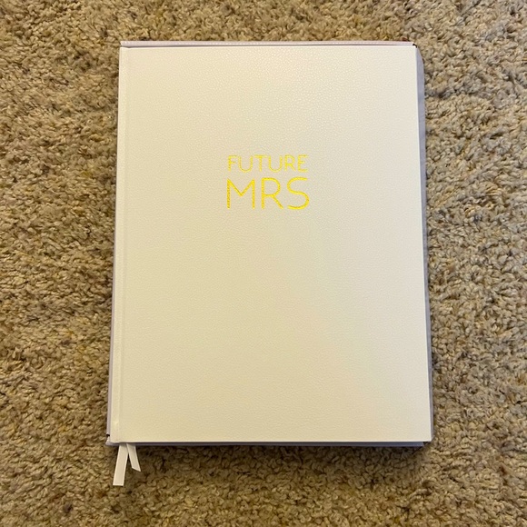 Wedding Planner/Journal - Mrs Cover in White and Gold - Picture 1 of 4